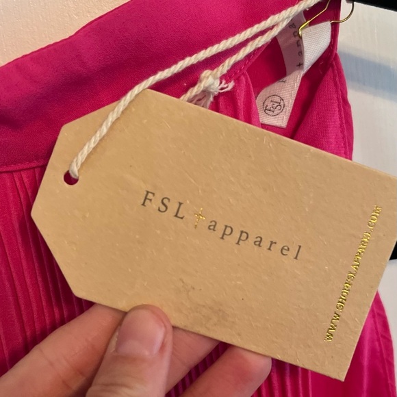 NWT FSL APPAREL Pink Pleated Halter Top with Tie on Back, Size S - Picture 5 of 8